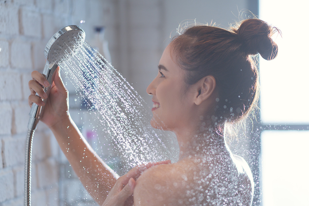 採用淋浴清潔溫和照護預防皮膚乾癢